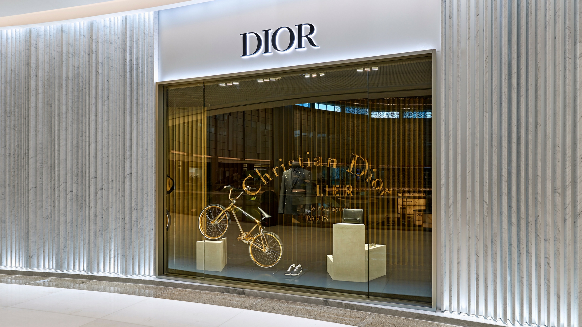 Бутики в дубае. Dior Dubai Mall. Dior Дубай Молл. Бутик диор в Дубае. Nammos Dubai Dior.