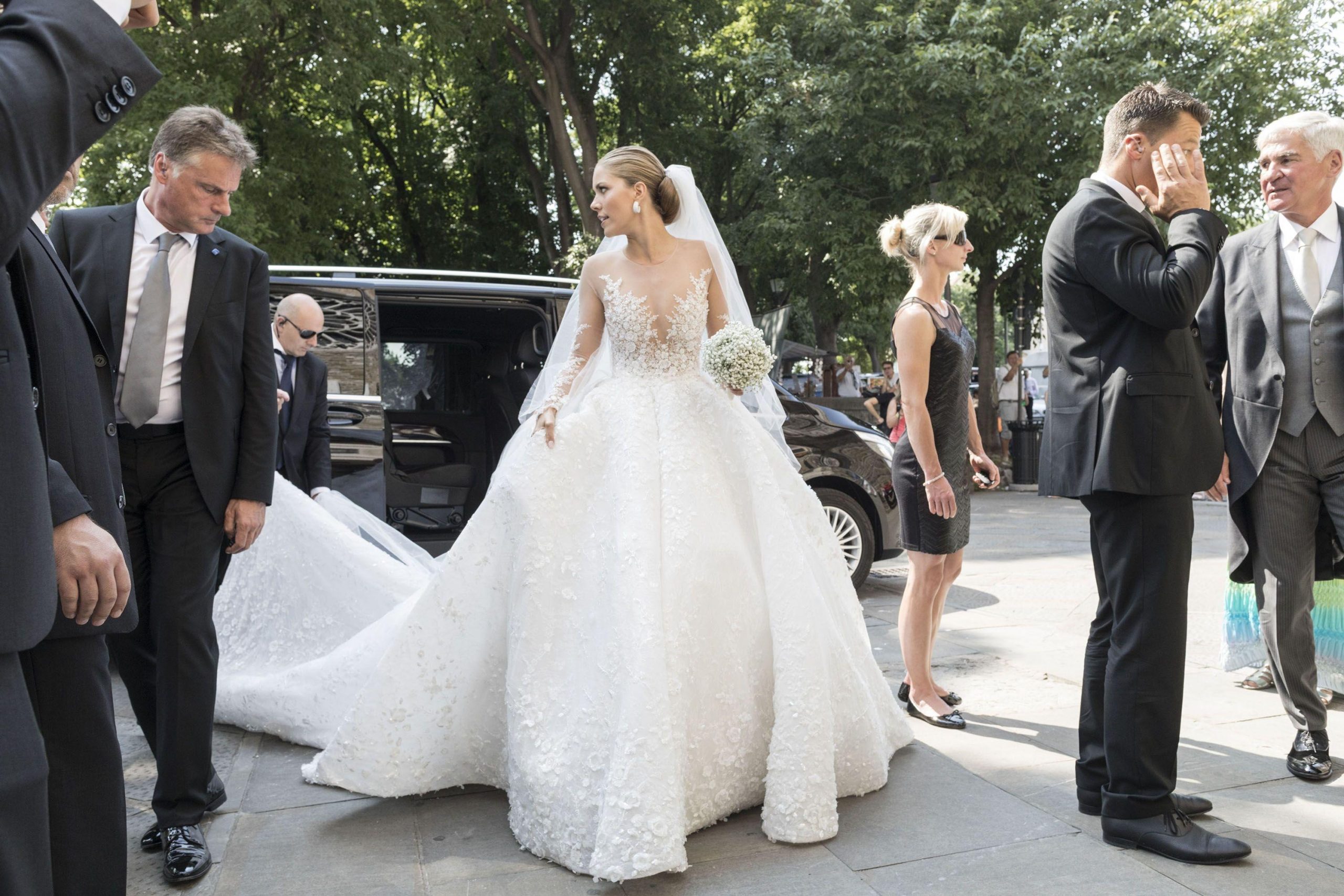https://www.harpersbazaararabia.com/cloud/2021/09/10/hbz-swarovski-wedding-dress-1-1498060784-1-scaled.jpg
