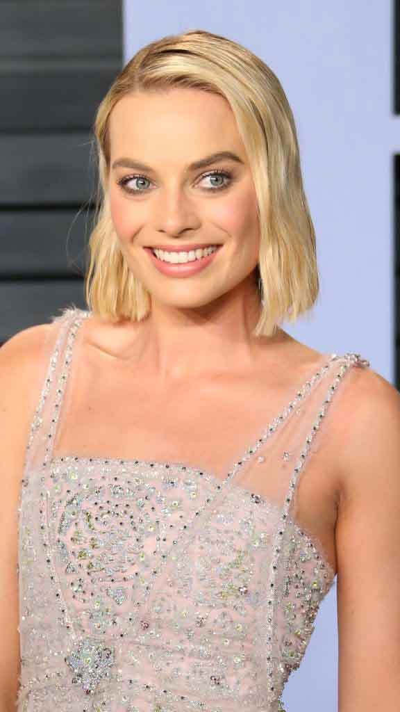 Oscars 2021: Margot Robbie Debuted Chic Bangs