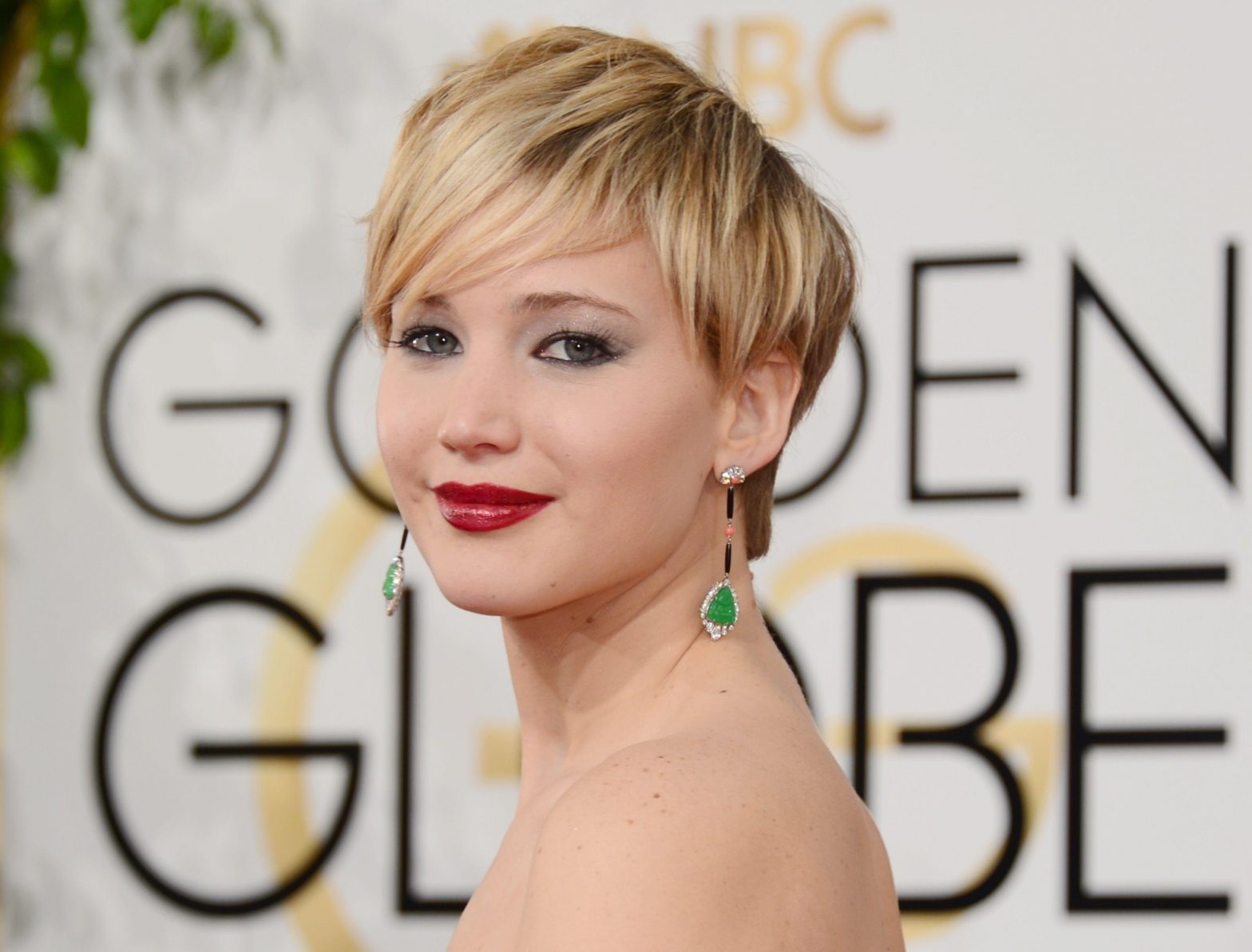 2. "Blonde Pixie Cuts for 2015" - wide 4