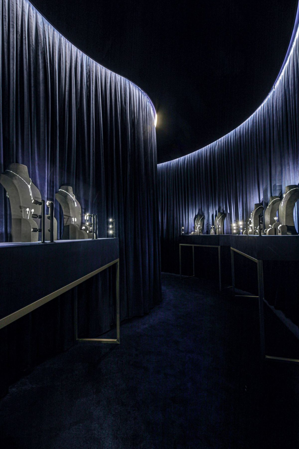 Louis Vuitton: Louis Vuitton Unveiled A Restaurant Beside Its