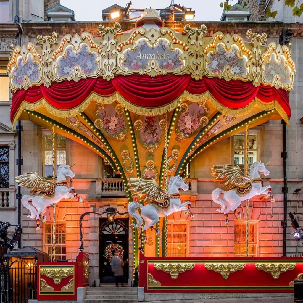 The Best 2022 Holiday Windows Across the Globe - Fashionista