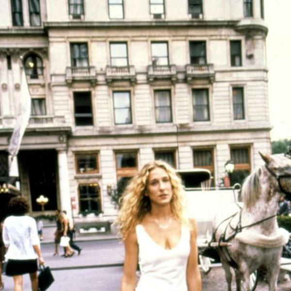 These Are Carrie Bradshaw’s Most Pinned Outfits | Harper's BAZAAR Arabia