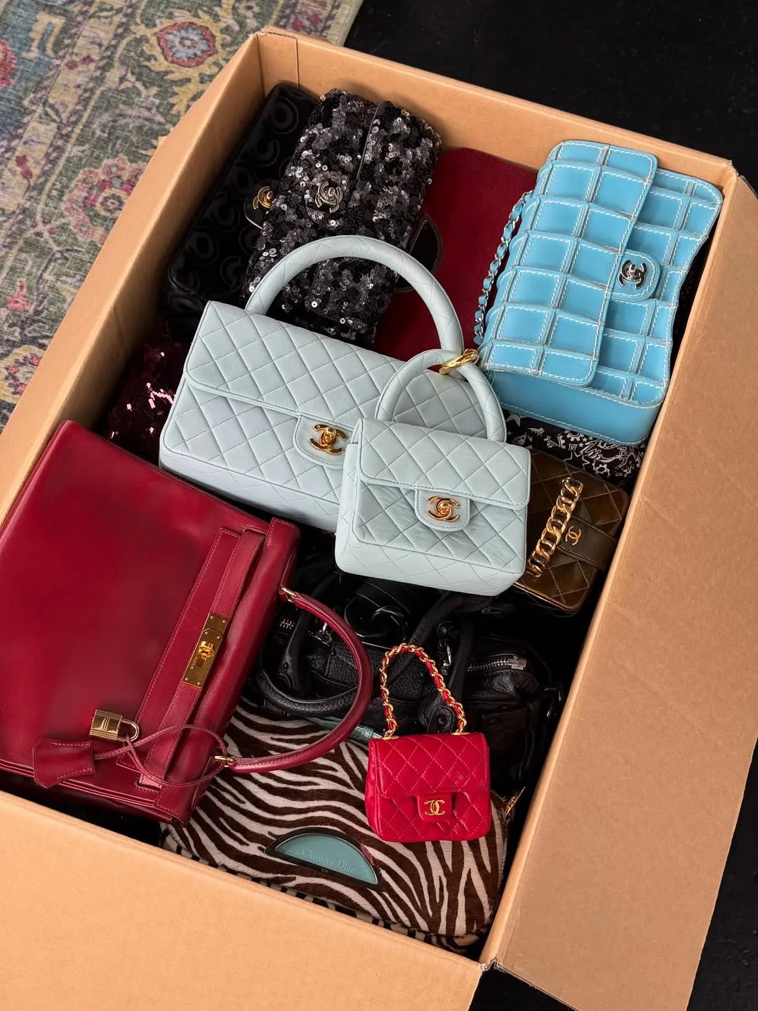 Luxury bags rental with delivery