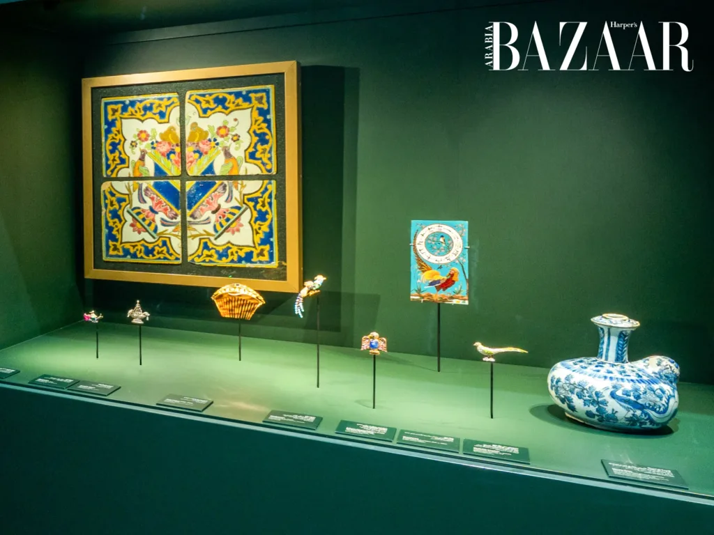 bird showcase with vase