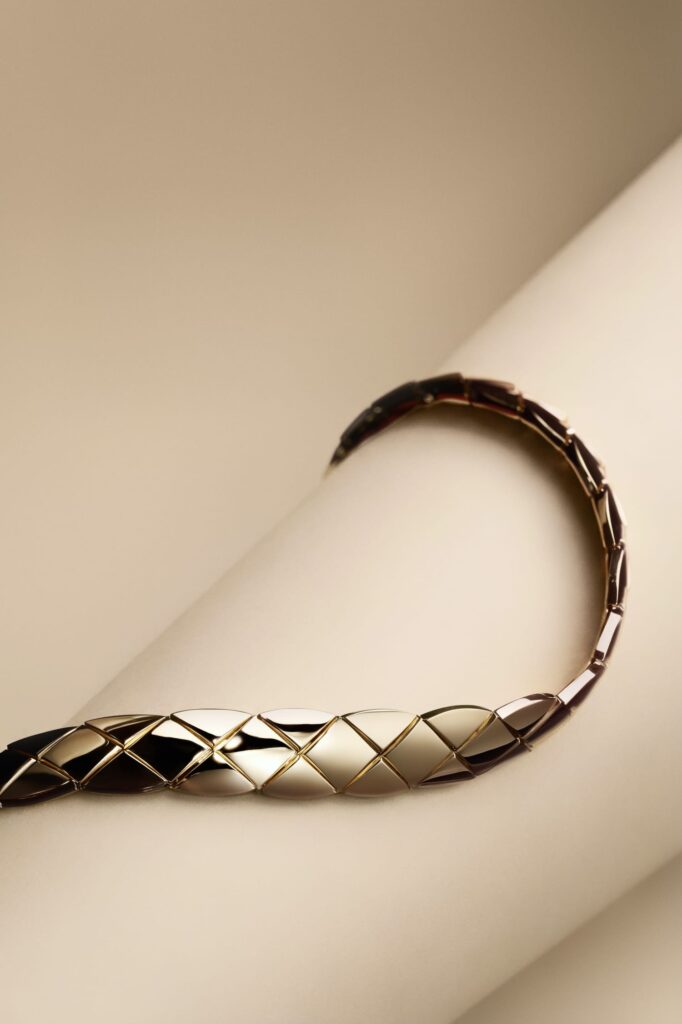 Chanel Supple chocker in 18k beige gold