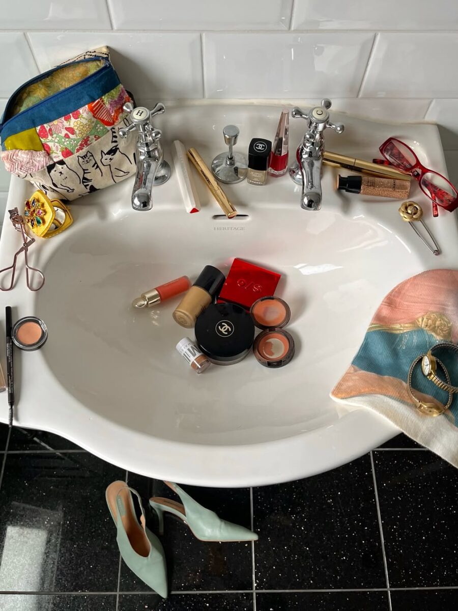 The Altar Of Getting Ready: Why Getting Ready With Girlfriends Will Always Be The Best Part Of The Night
